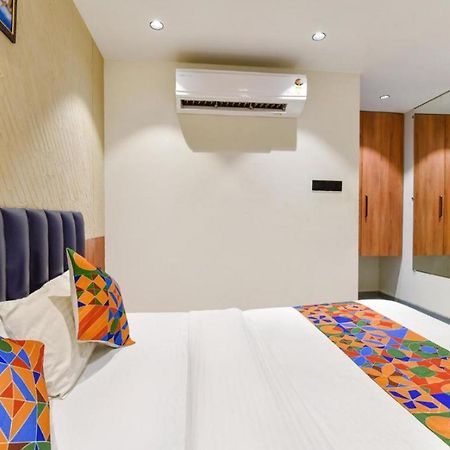 Vrindāvan Hotel Solitaire Tower - Top Rated Area- In House Parking מראה חיצוני תמונה