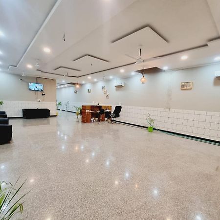 Vrindāvan Hotel Solitaire Tower - Top Rated Area- In House Parking מראה חיצוני תמונה